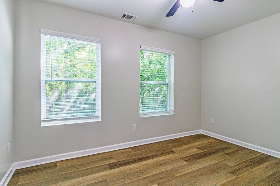 Spacious, unfurnished interior of a new home in , Macon (Image 9).