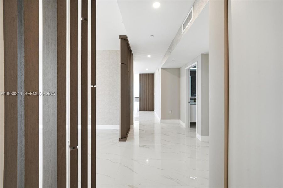 Spacious, unfurnished interior of a new home in , Miami (Image 24).