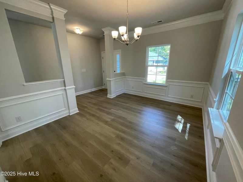 Spacious, unfurnished interior of a new home in Mill Creek Cove, Bolivia (Image 8).