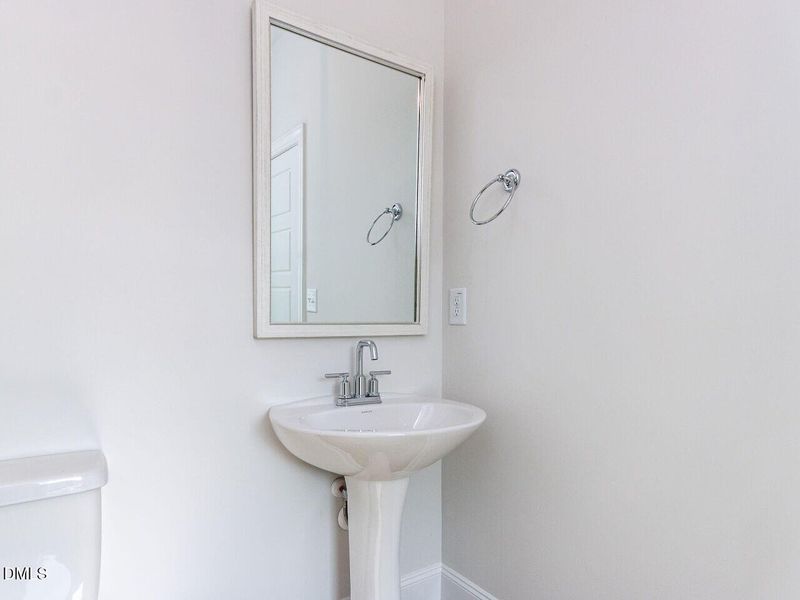 014-1280x960-half-bath 014-1280x960-half-bath