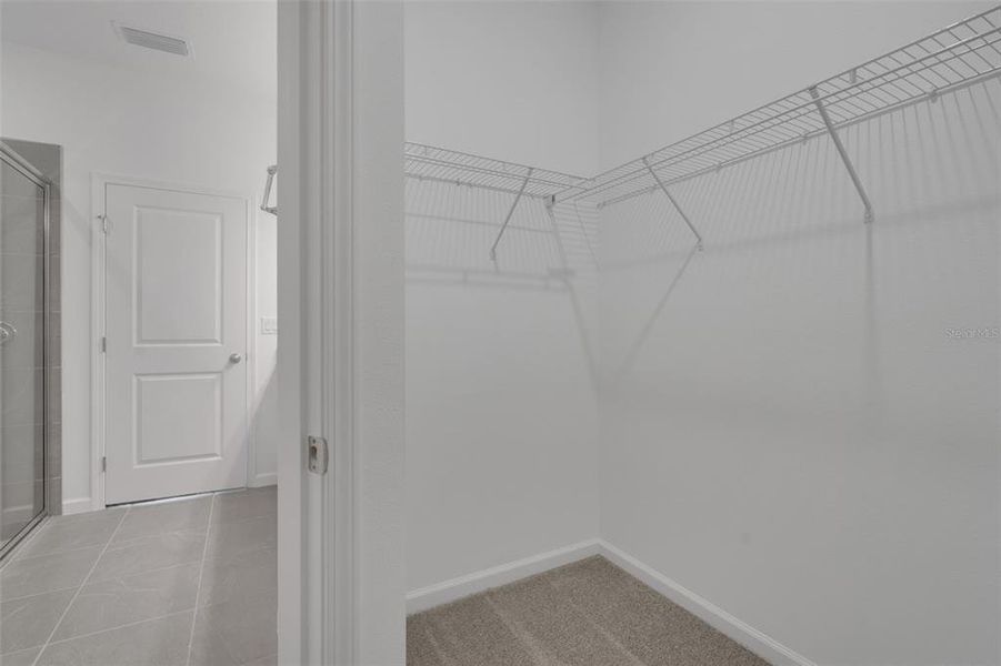 Spacious, unfurnished interior of a new home in , Deland (Image 13).