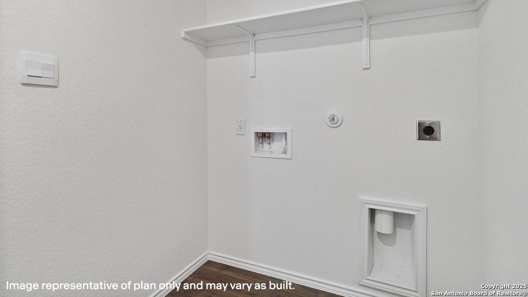 Spacious, unfurnished interior of a new home in Applewood, San Antonio (Image 15).