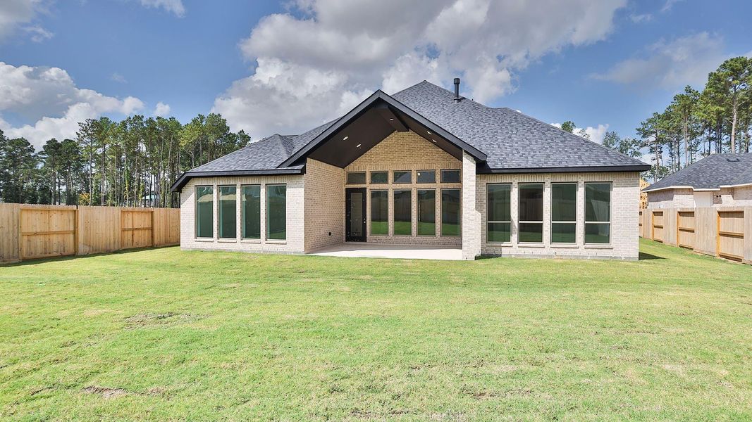 Exterior details and patio area of a home in The Highlands, Porter (Image 4).