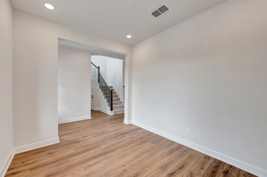 Spacious, unfurnished interior of a new home in Sienna - Landmark Row Collection, Missouri City (Image 32).