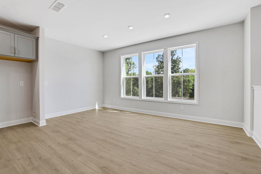 Spacious, unfurnished interior of a new home in Towne Village at Suwanee Dam, Sugar Hill (Image 21).