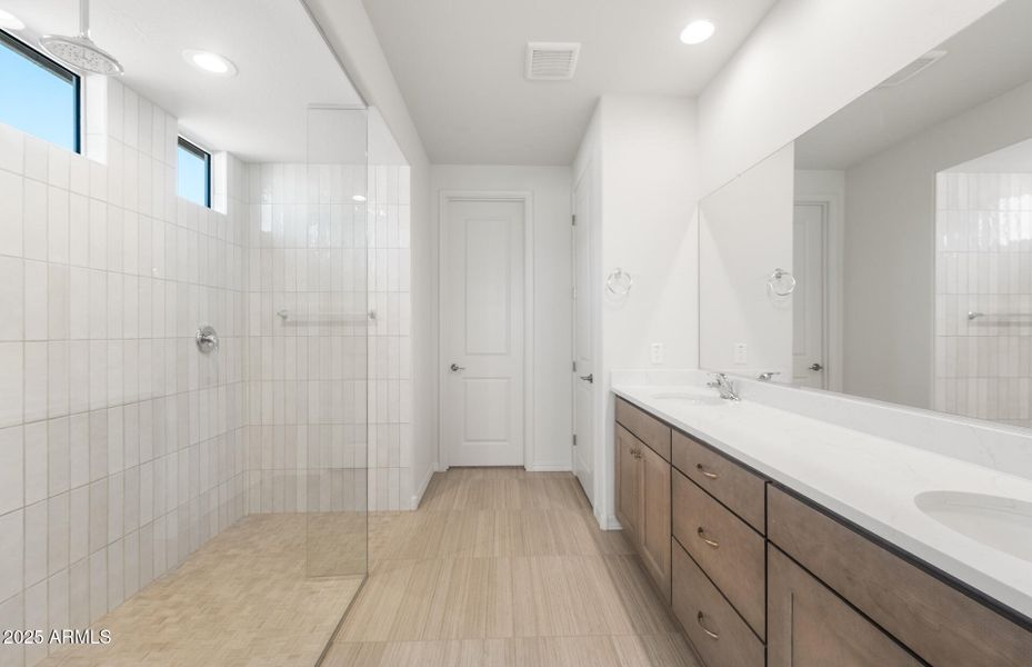 Owner's Bathroom Owner's Bathroom