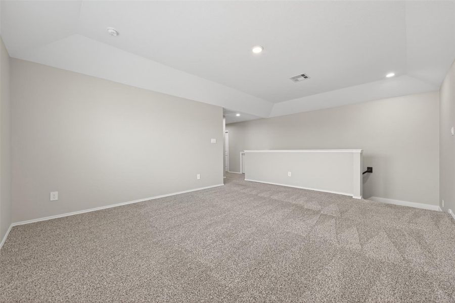 Spacious, unfurnished interior of a new home in Water Crest on Lake Conroe, Conroe (Image 43).