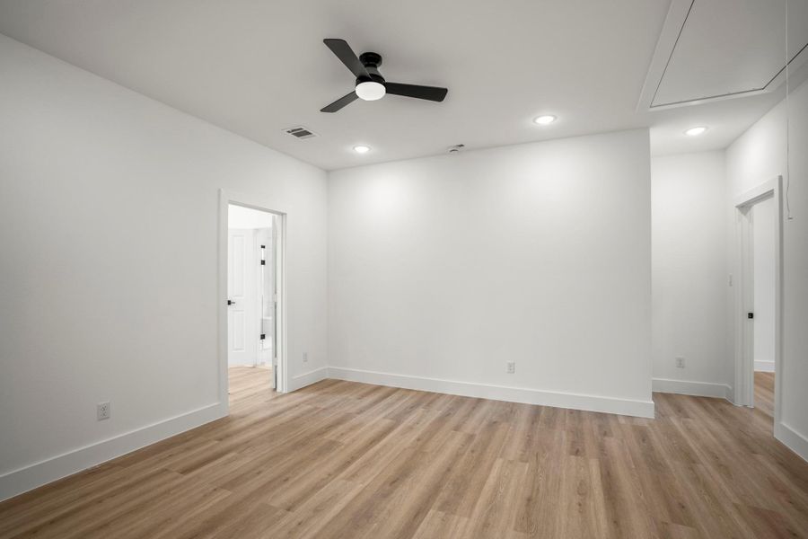 Spacious, unfurnished interior of a new home in , Houston (Image 18).
