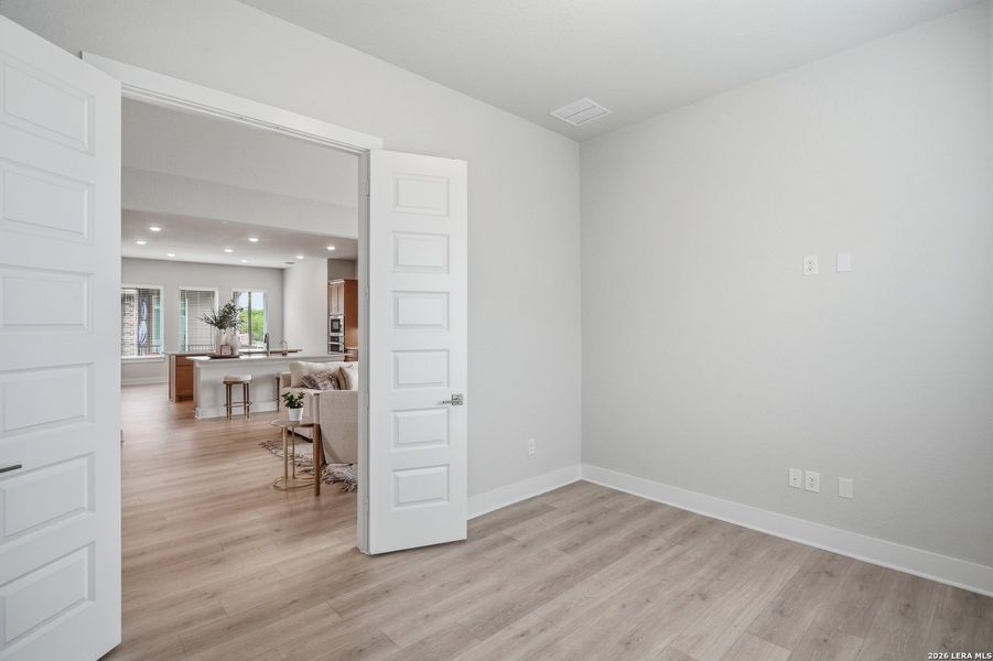 Spacious, unfurnished interior of a new home in Potranco Oaks, Castroville (Image 21).