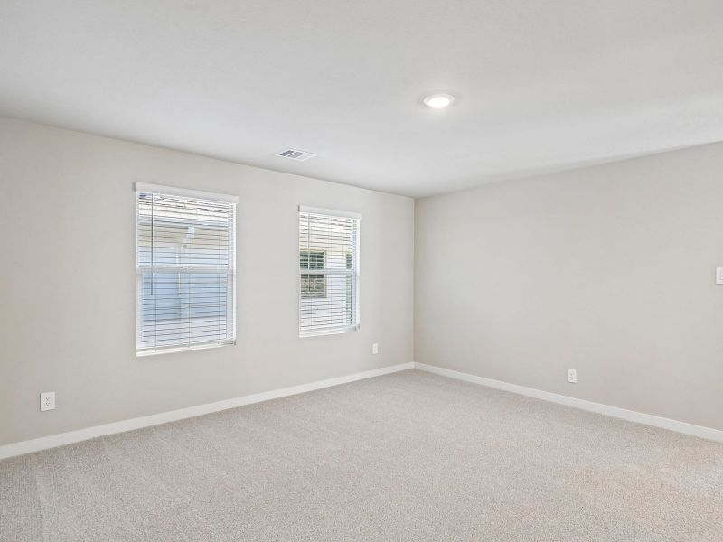 Spacious, unfurnished interior of a new home in Oak Ridge Park, Corinth (Image 13).