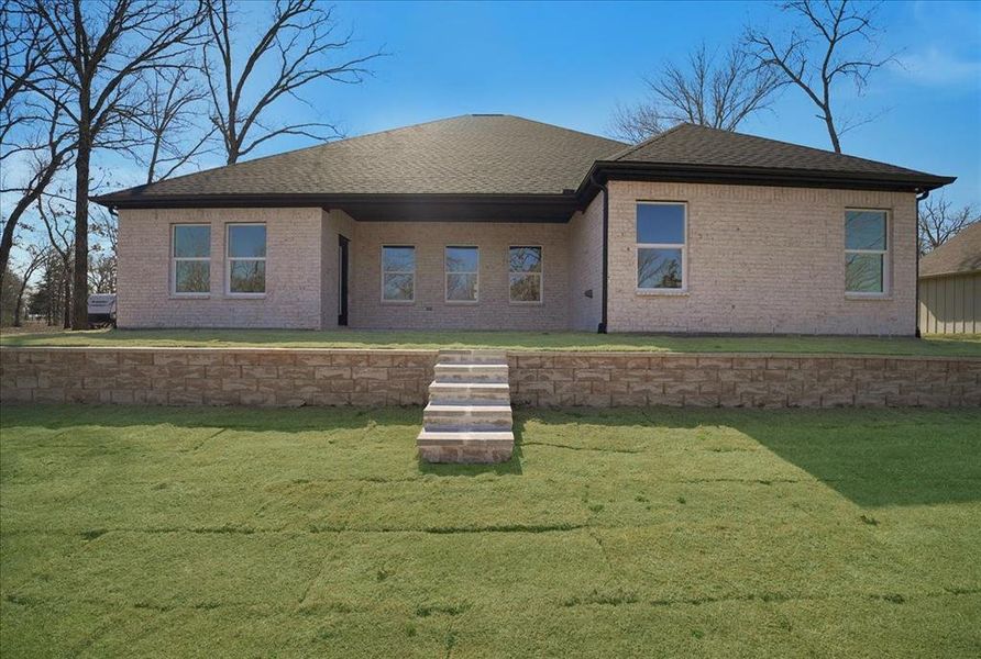 Exterior details and patio area of a home in , Alba (Image 4).