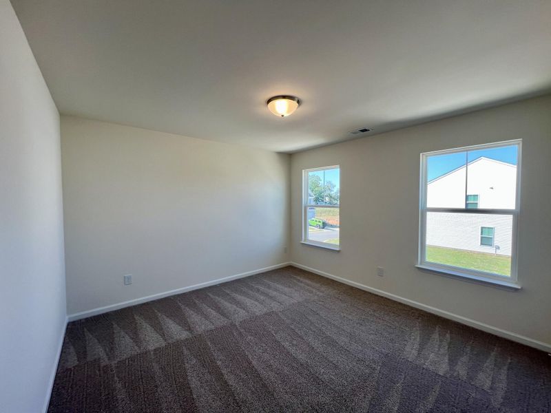 Spacious, unfurnished interior of a new home in Bellevue, Greenville (Image 12).
