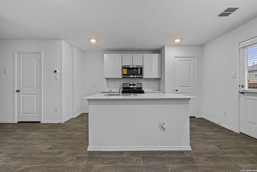 Furnished interior view inside a new home in Avenida, Converse (Image 7).