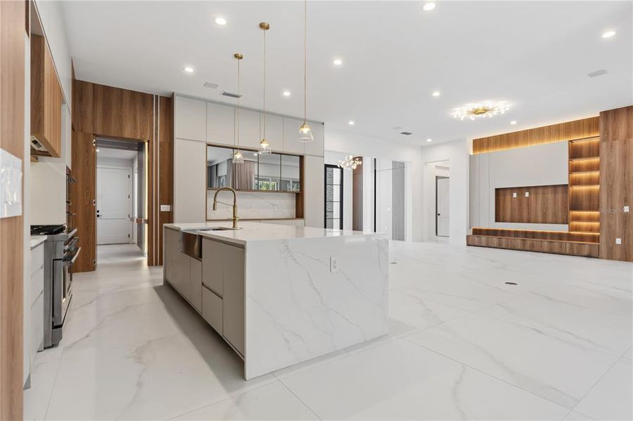 Furnished interior view inside a new home in , Montverde (Image 8).