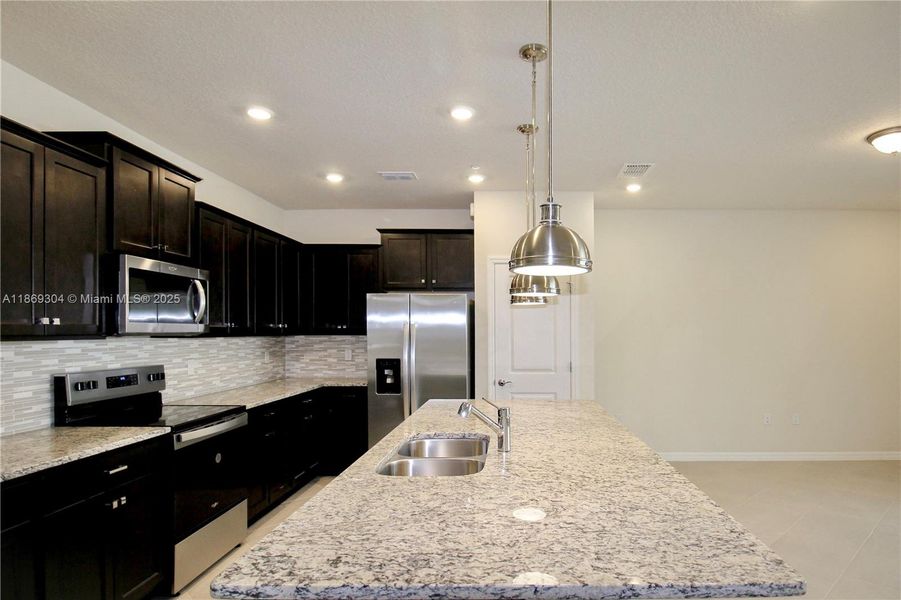 Furnished interior view inside a new home in , Clermont (Image 15).