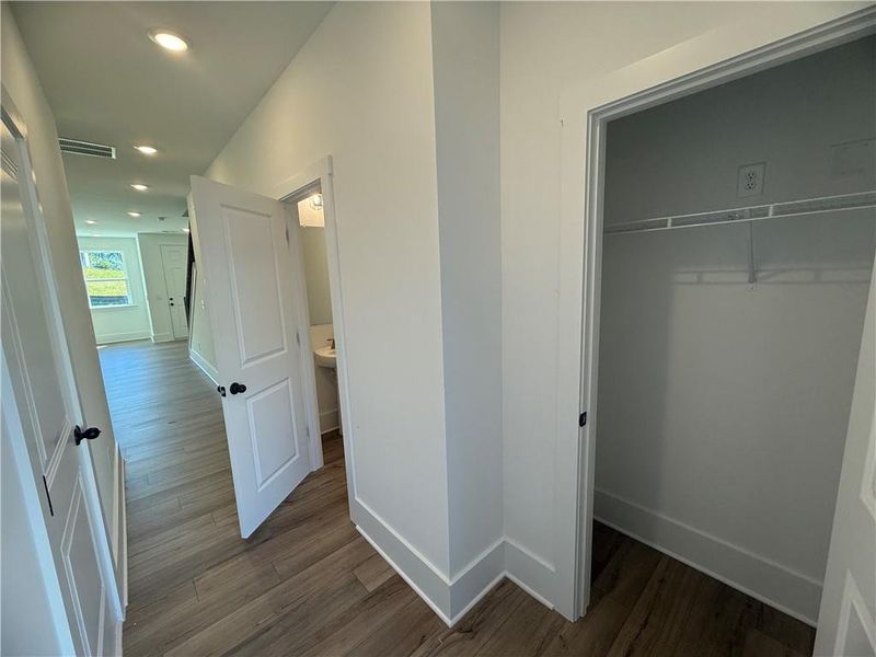 Spacious, unfurnished interior of a new home in Park Vue, Atlanta (Image 30). Spacious, unfurnished interior of a new home in Park Vue, Atlanta (Image 30).