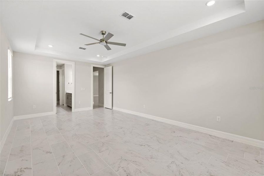 Spacious, unfurnished interior of a new home in , Mount Dora (Image 32).
