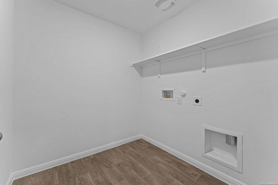 Spacious, unfurnished interior of a new home in Paramount, Kyle (Image 24).