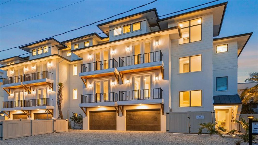 Condo located in Sarasota, FL showcasing its design and architecture (Image 33).