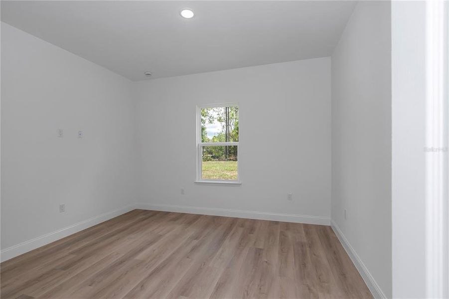 Spacious, unfurnished interior of a new home in , Citrus Springs (Image 17).