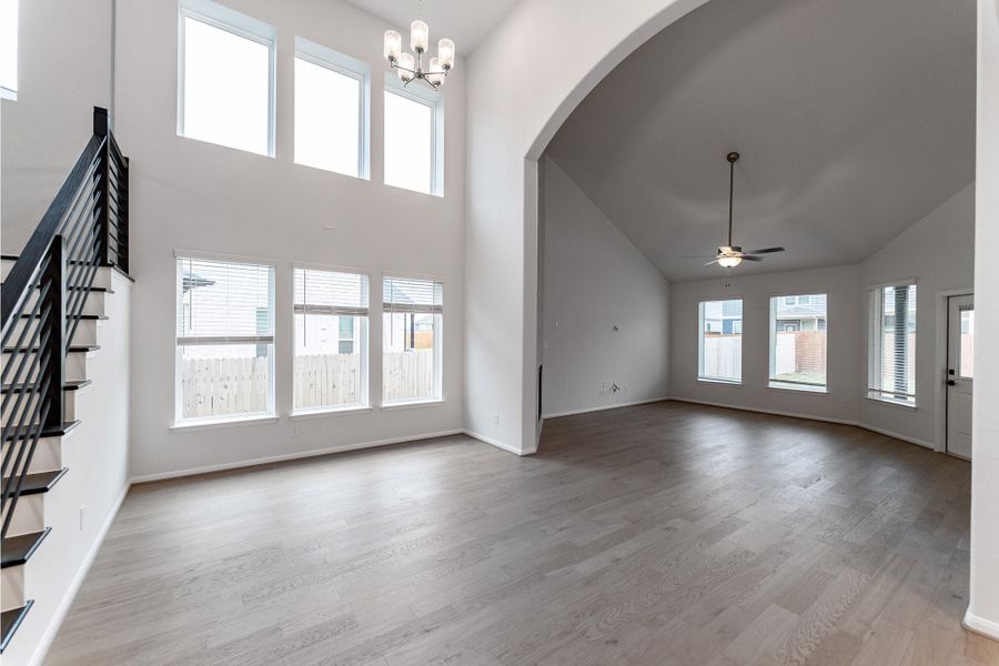 Spacious, unfurnished interior of a new home in Santa Rita Ranch, Liberty Hill (Image 12).