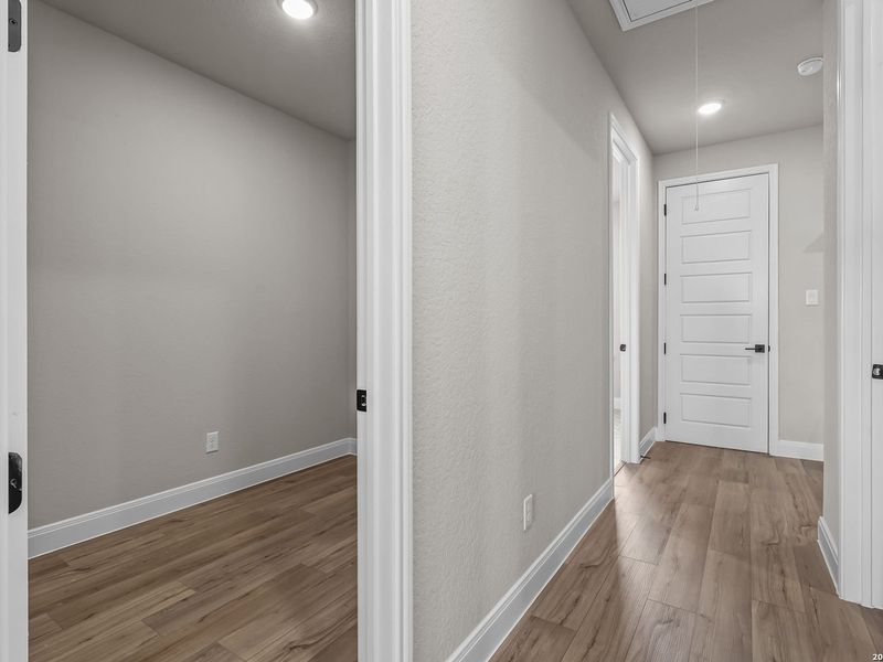 Spacious, unfurnished interior of a new home in Potranco Oaks, Castroville (Image 44).