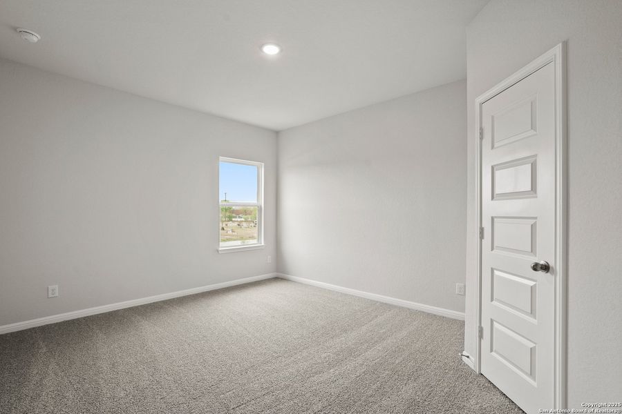 Spacious, unfurnished interior of a new home in Melissa Ranch, San Antonio (Image 9).