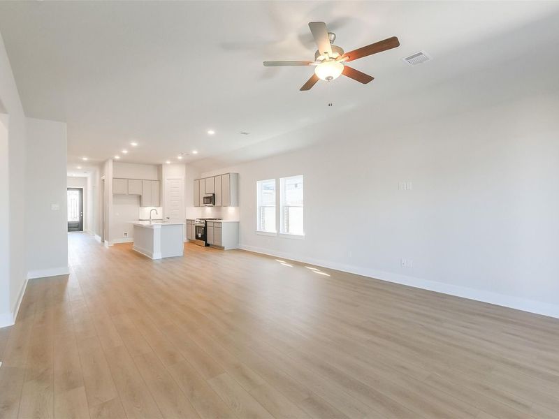 Spacious, unfurnished interior of a new home in Sunterra, Katy (Image 19).