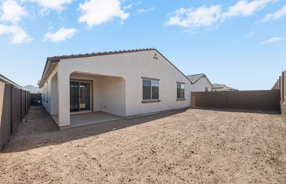 Exterior details and patio area of a home in Alamar, Avondale (Image 3).