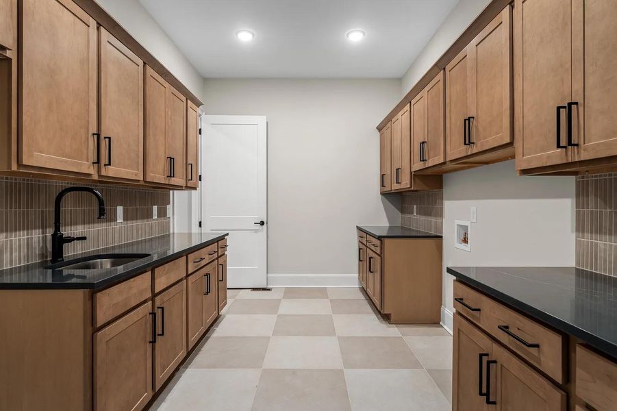 Wilshire A Laundry room