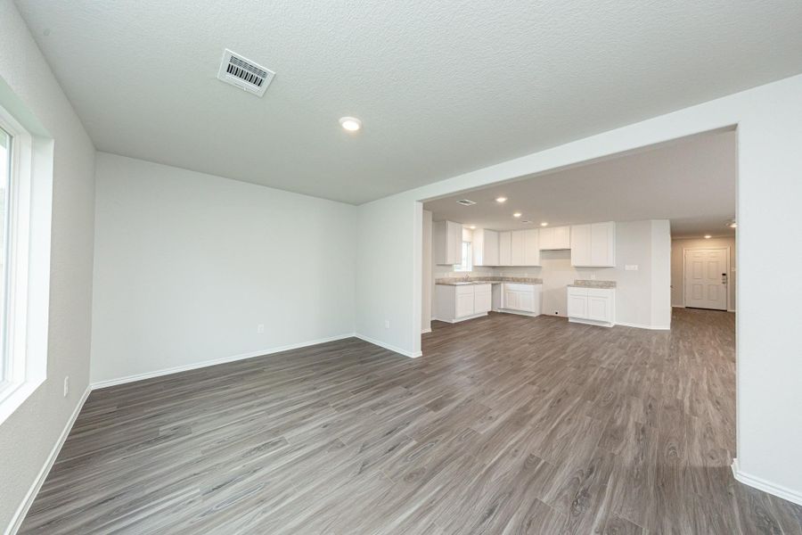 Spacious, unfurnished interior of a new home in Townsend Reserve, Splendora (Image 14).