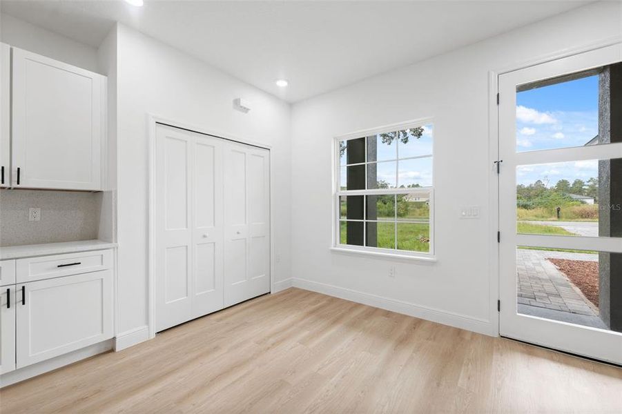 Spacious, unfurnished interior of a new home in , Ocala (Image 29).
