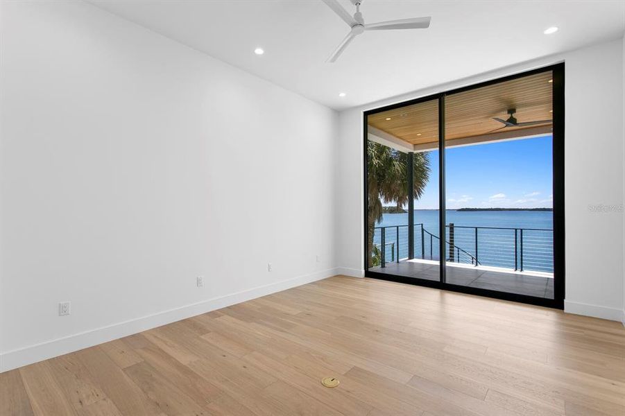 Spacious, unfurnished interior of a new home in , Tierra Verde (Image 48).