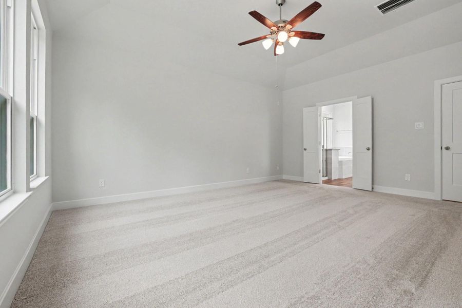 Spacious, unfurnished interior of a new home in Encino Estates, Dayton (Image 16).