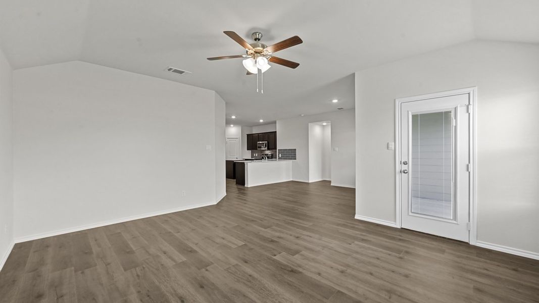 Spacious, unfurnished interior of a new home in Valor Farms, Royse City (Image 28).