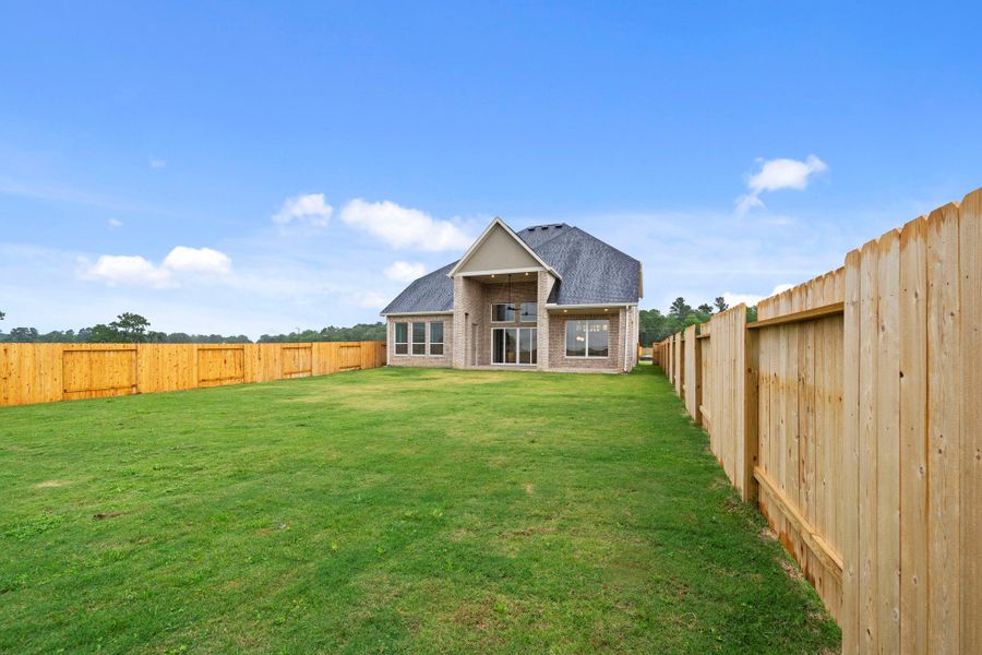 Exterior details and patio area of a home in Briarley, Montgomery (Image 26).