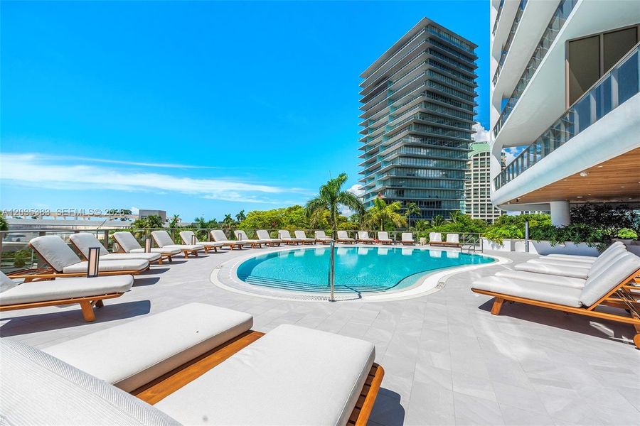 Condo located in Miami, FL showcasing its design and architecture (Image 3).