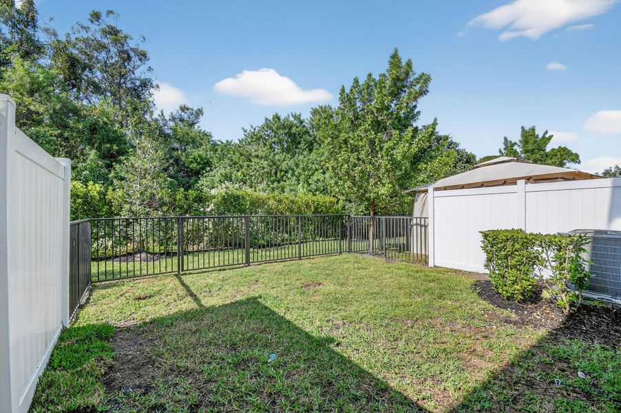 Exterior details and patio area of a home in , Lake Worth (Image 26).