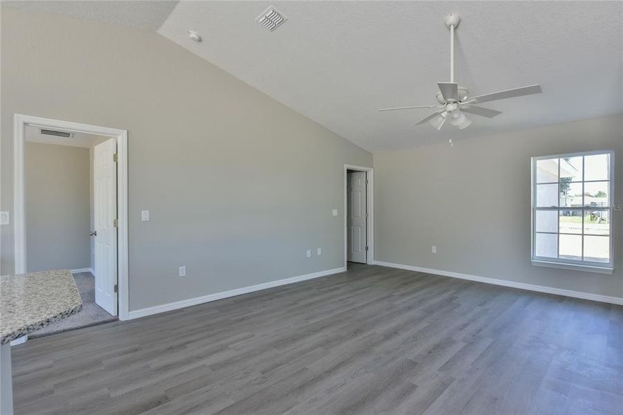 Spacious, unfurnished interior of a new home in , Ocala (Image 19).