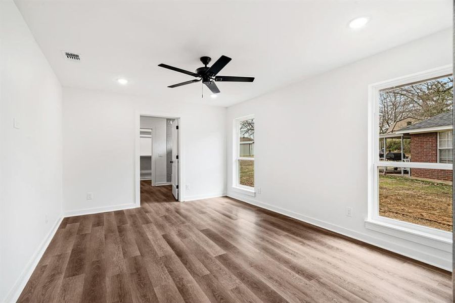 Spacious, unfurnished interior of a new home in , Paris (Image 17).