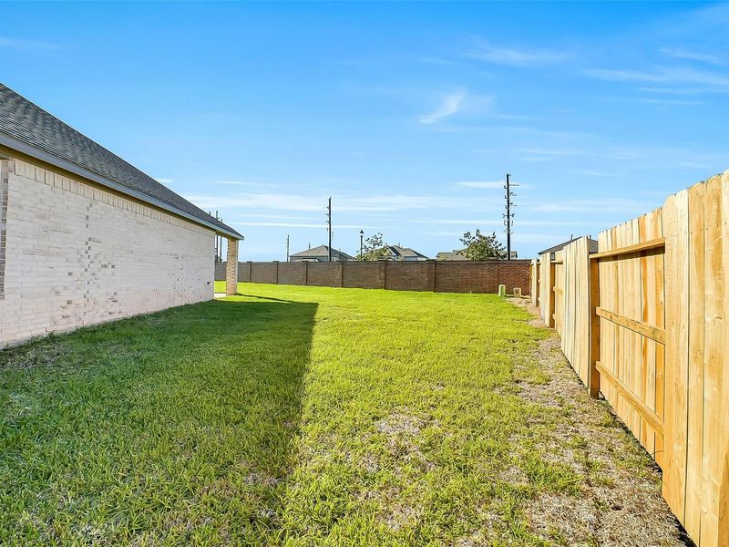 Exterior details and patio area of a home in Sunterra, Katy (Image 27).