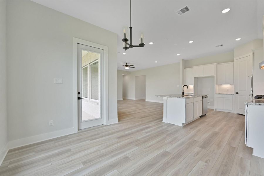 Spacious, unfurnished interior of a new home in Lago Mar, Texas City (Image 37).