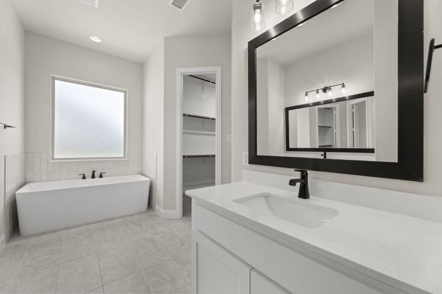 Representative furnished interior of a home built from the Stirling by Windsor Homes in Estates at Rockhill, Frisco (Image 12).