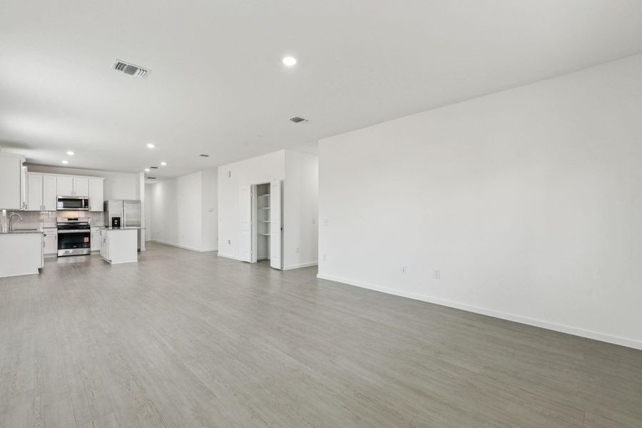 Spacious, unfurnished interior of a new home in Windcress, Cove (Image 21).