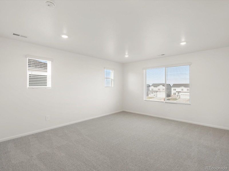 Spacious, unfurnished interior of a new home in Westgate, Greeley (Image 27).