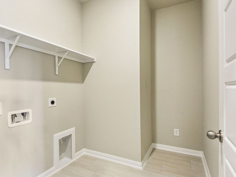 Spacious, unfurnished interior of a new home in Comanche Ridge, San Antonio (Image 15).