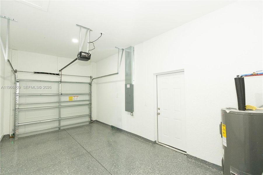 Spacious, unfurnished interior of a new home in , Lehigh Acres (Image 22).