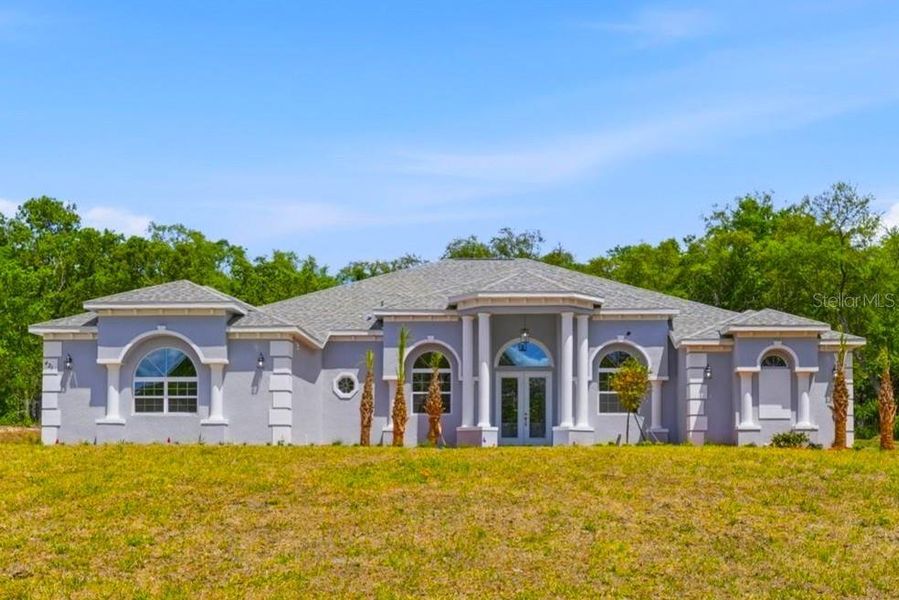 Exterior details and patio area of a home in , Hernando (Image 40).
