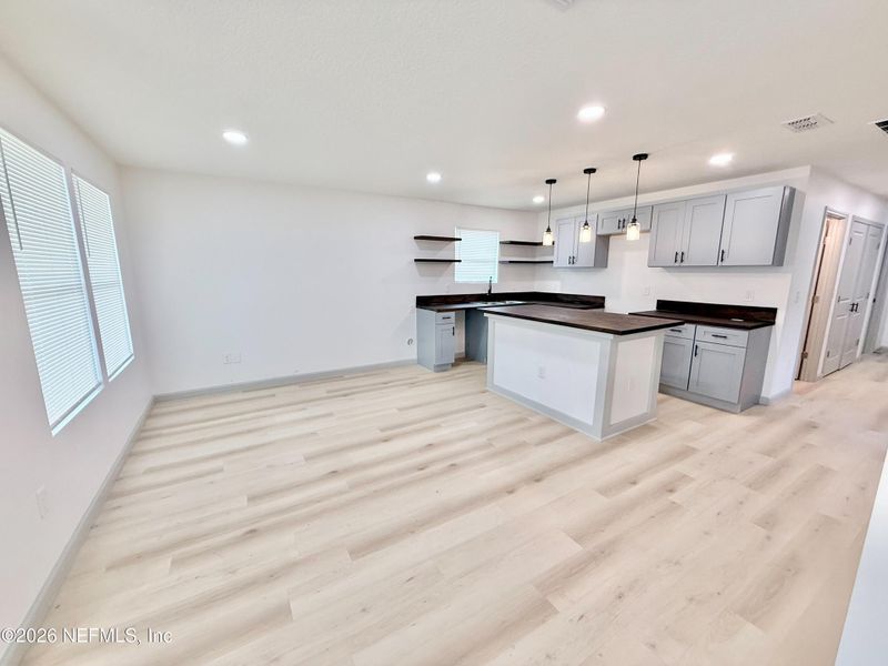 Spacious, unfurnished interior of a new home in , Jacksonville (Image 30).