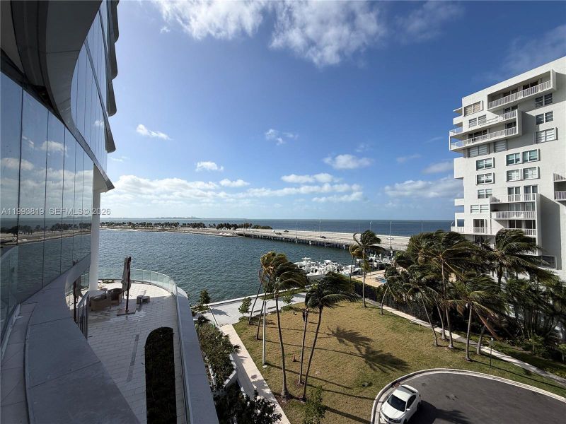 Condo located in Miami, FL showcasing its design and architecture (Image 20).